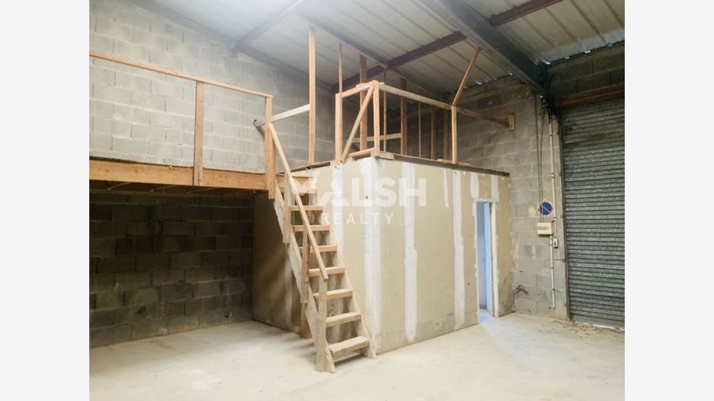 A louer 2 locaux 270m² à St-Symphorien-d'Ozon A7