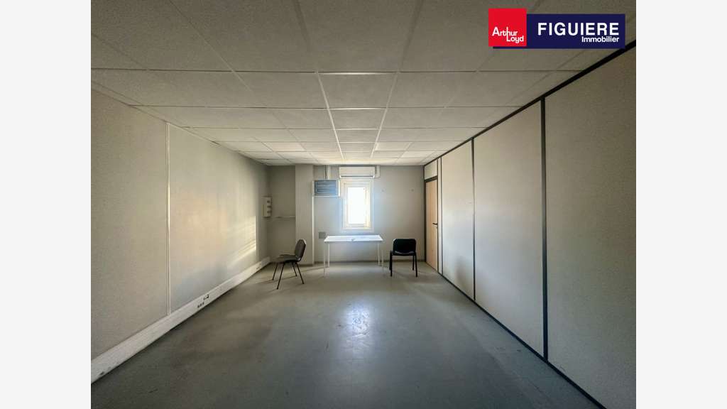 Loue locaux d'activités 567m² ZI des Estroublans