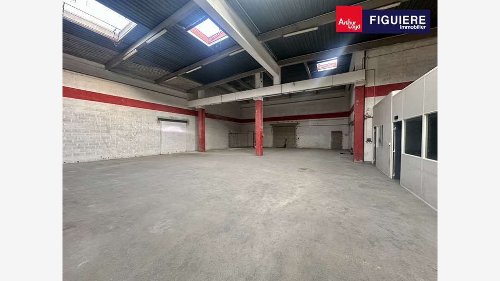 Loue locaux d'activités 567m² ZI des Estroublans