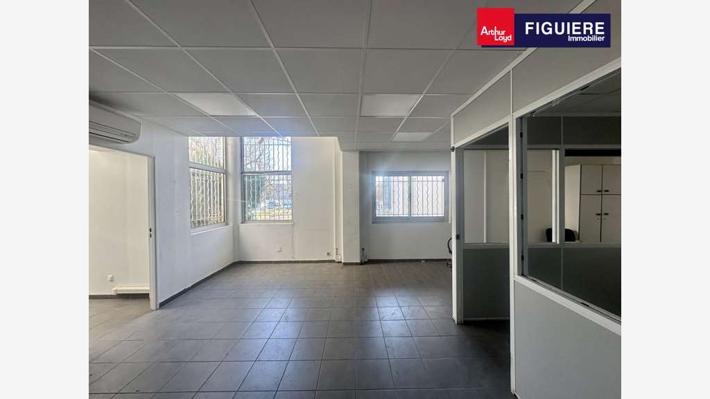 Loue locaux d'activités 567m² ZI des Estroublans