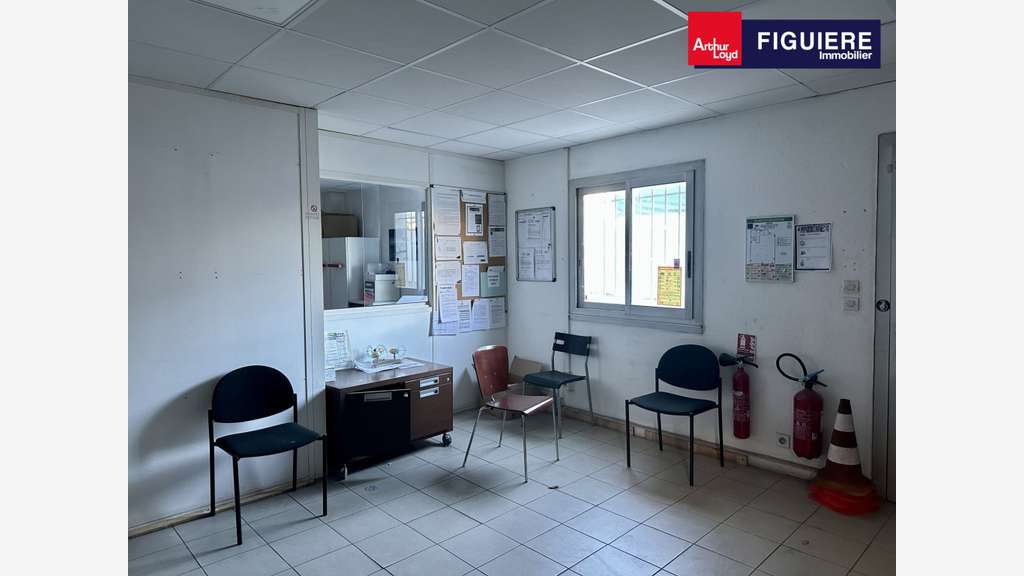 A louer local 446m² à Vitrolles ZI les Estroublans