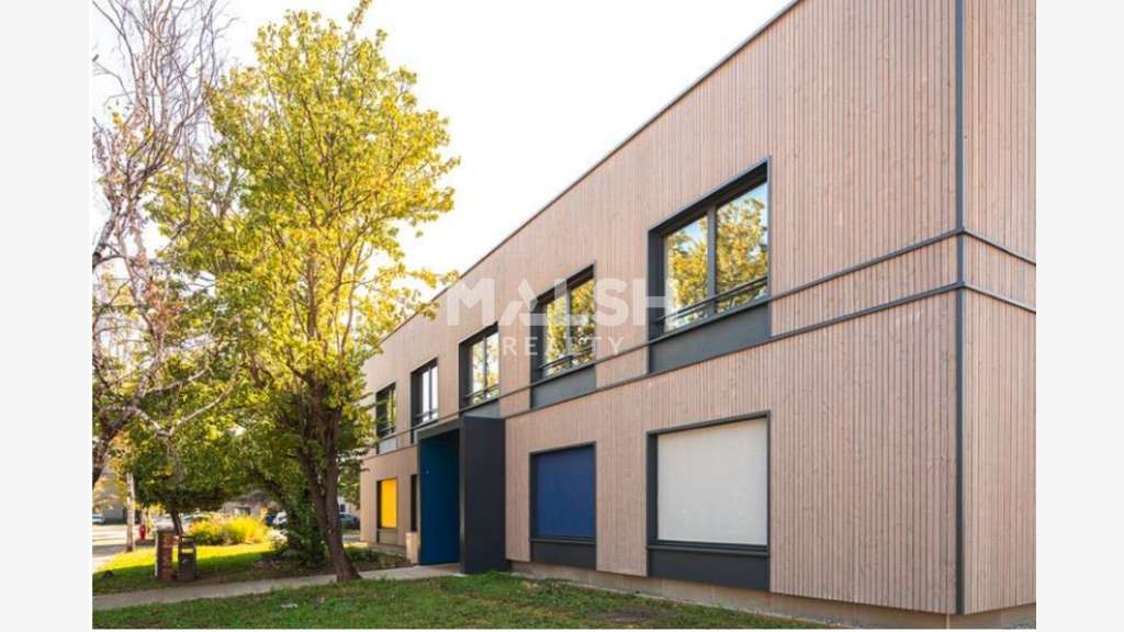 A louer local d'activité 1376m² à Vénissieux Nord