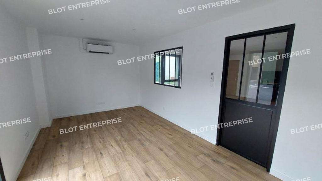 A louer locaux activités 227m² Vigneux-de-Bretagne