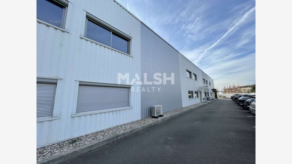 Locaux d'activités 911m² divis. à louer à Vourles