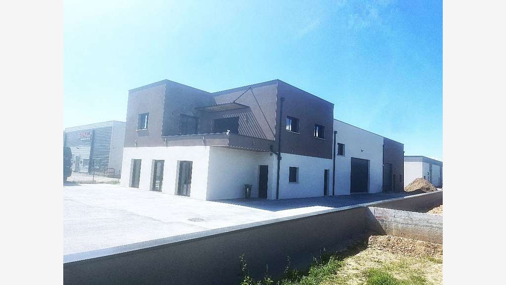 A louer local 110m² Pole 2000 Plateau des Couleurs