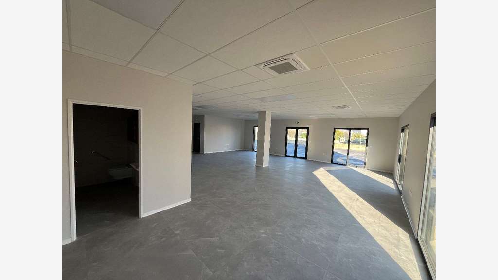 A louer local 110m² Pole 2000 Plateau des Couleurs