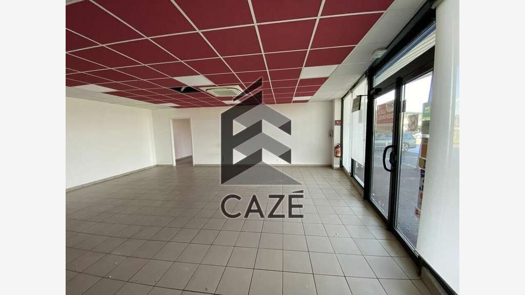 A louer local 442m² à Ambares et Lagrave