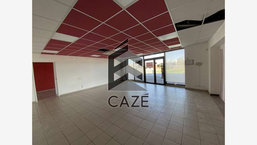 A louer local 442m² à Ambares et Lagrave