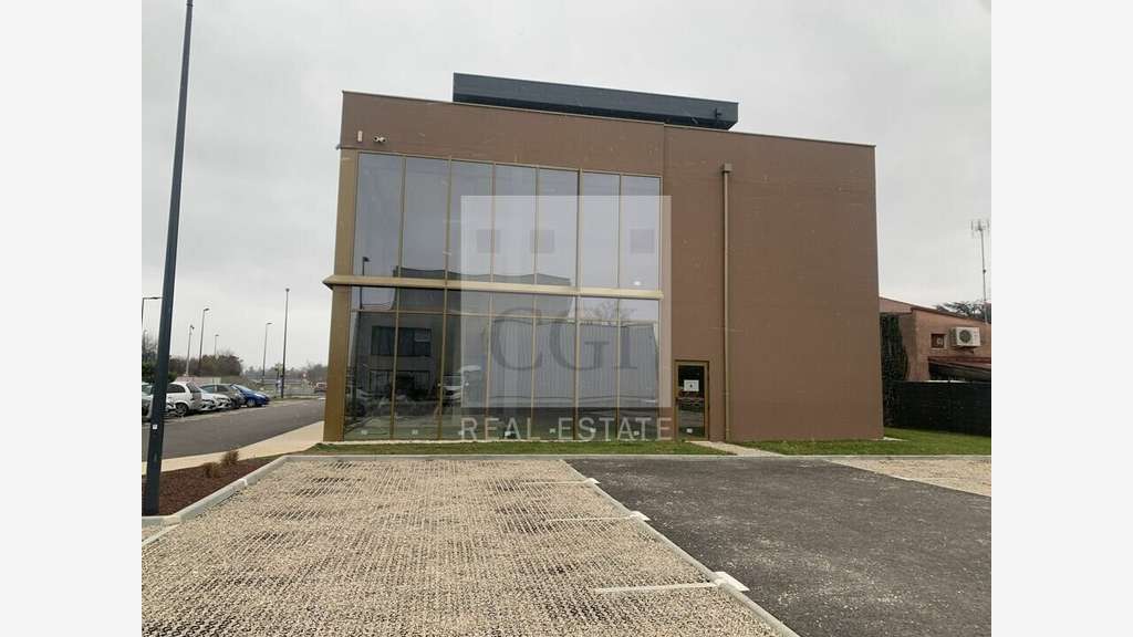 A louer locaux commerciaux neufs 220m² à Meyzieu