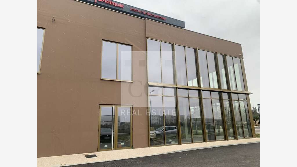 A louer locaux commerciaux neufs 220m² à Meyzieu