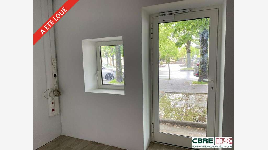 Location local commercial 60m² à Anglet