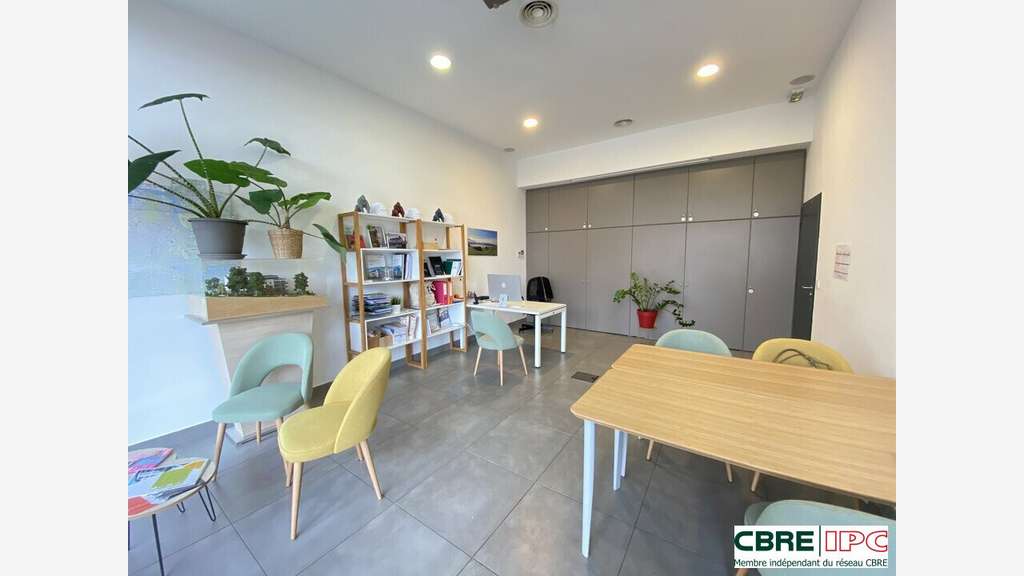 A louer local commercial 143m² à Anglet
