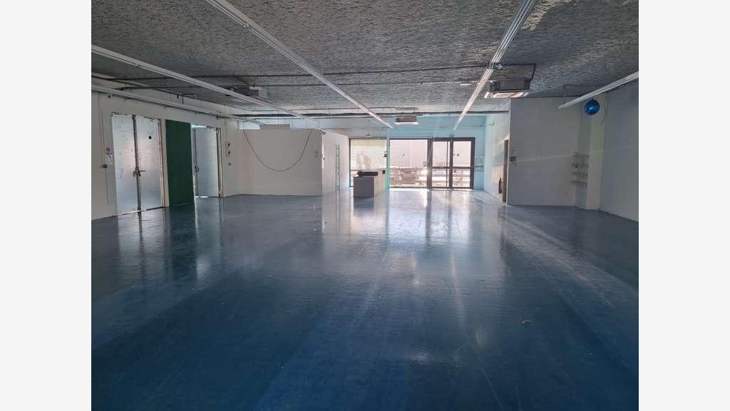 A louer local 516m² zone commerciale Anthy/Léman