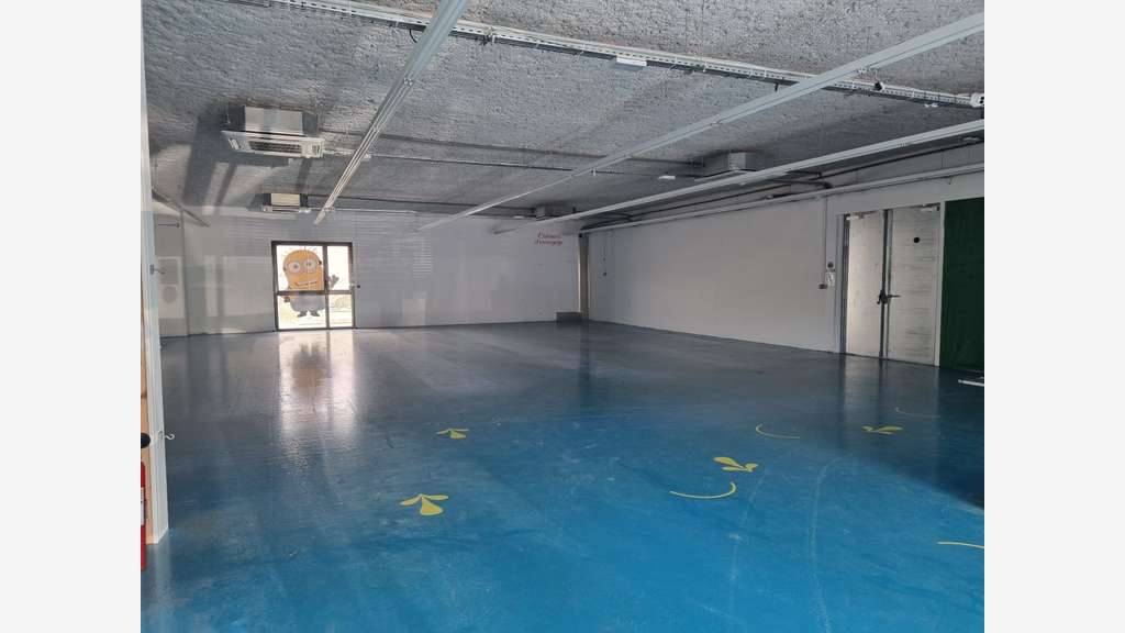 A louer local 516m² zone commerciale Anthy/Léman