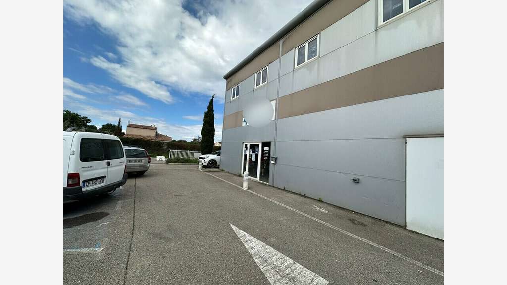 Local 358m² à louer à Arles zone Gimeaux