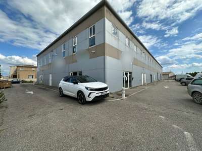 Local 358m² à louer à Arles zone Gimeaux