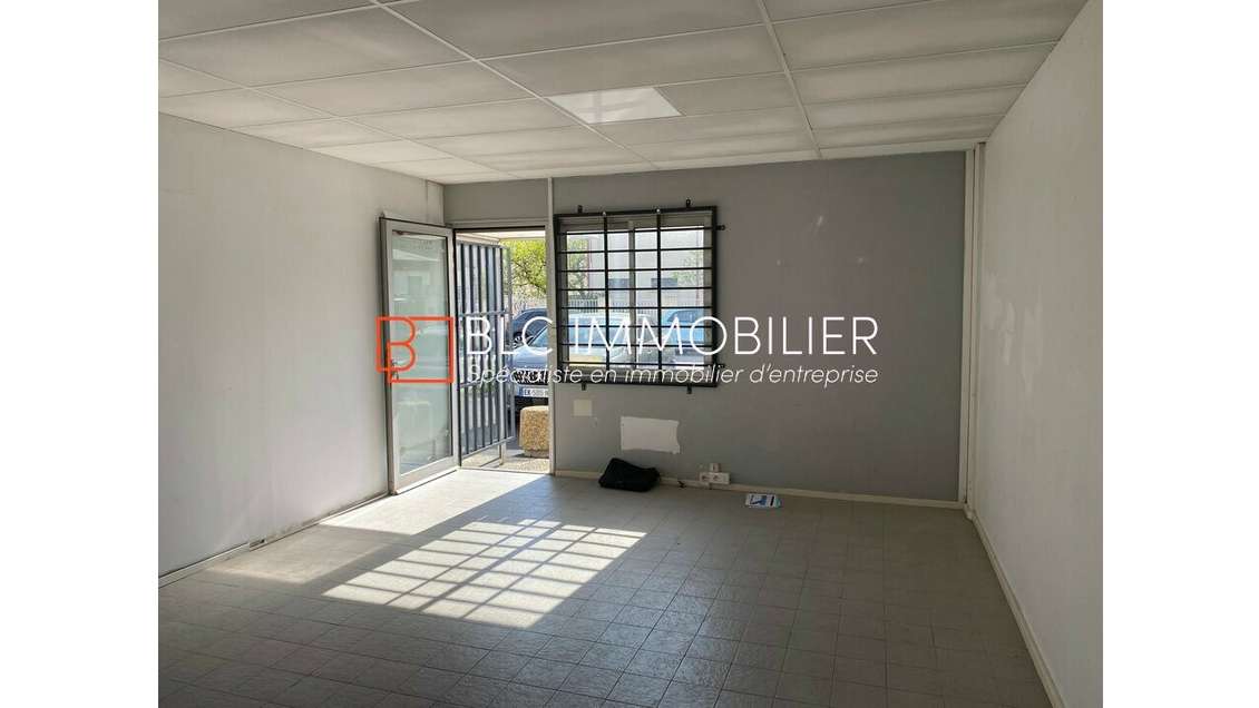 A louer local commercial de 54m² en zi à Aubagne