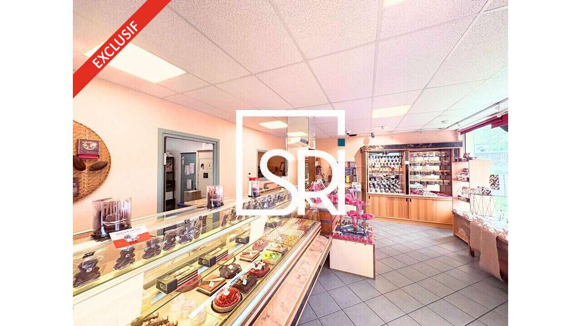 Local commercial 635m² à louer à Aubière