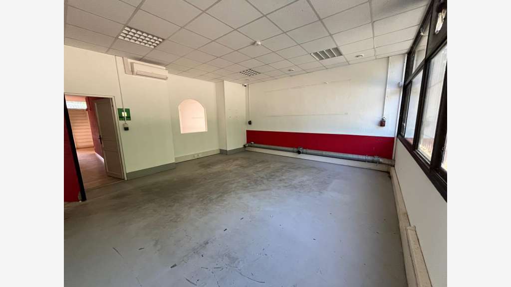 A louer atelier 97m² ZA Courtine à Avignon