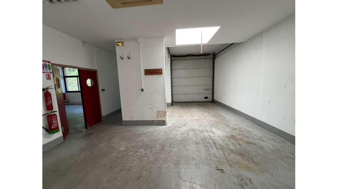 A louer atelier 97m² ZA Courtine à Avignon