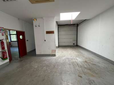 A louer atelier 97m² ZA Courtine à Avignon