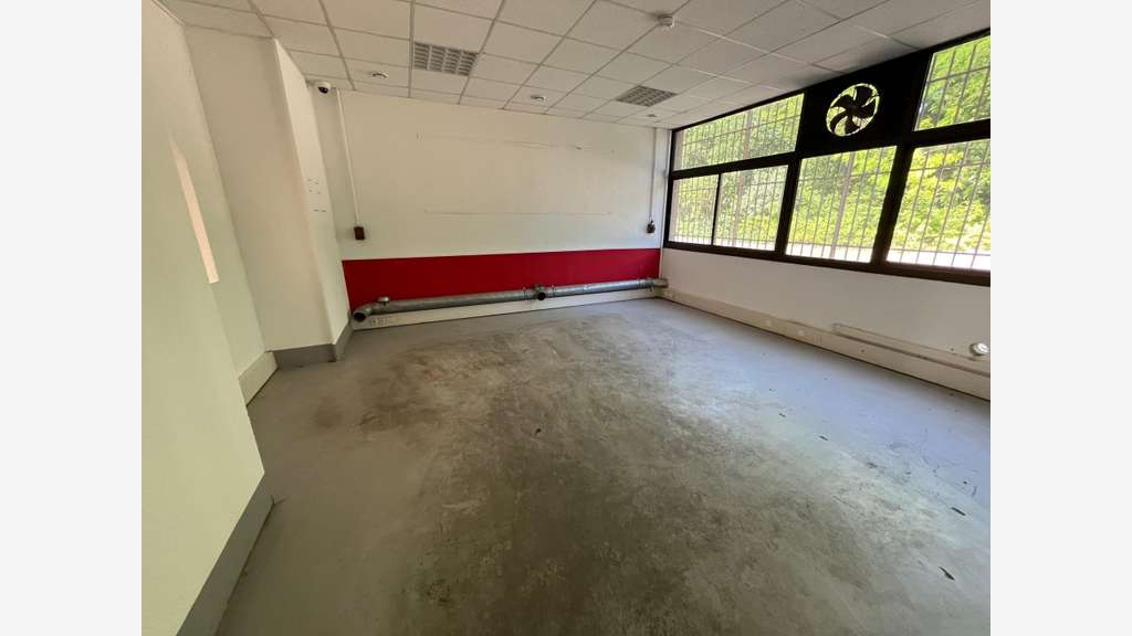 A louer atelier 97m² ZA Courtine à Avignon