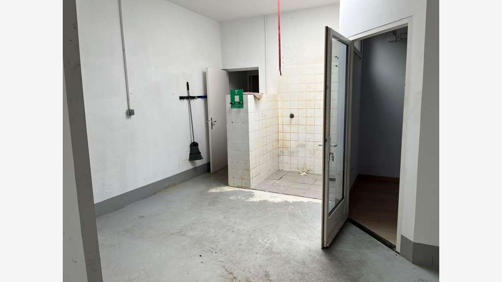 A louer atelier 97m² ZA Courtine à Avignon
