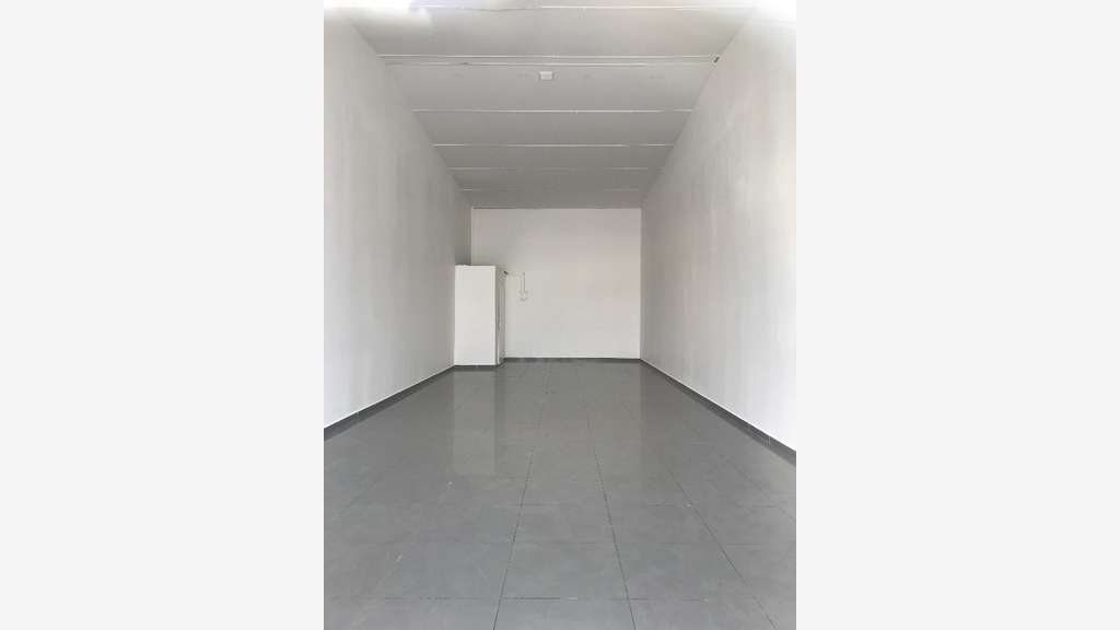 Local commercial bonne visibilité 70m² Jarry