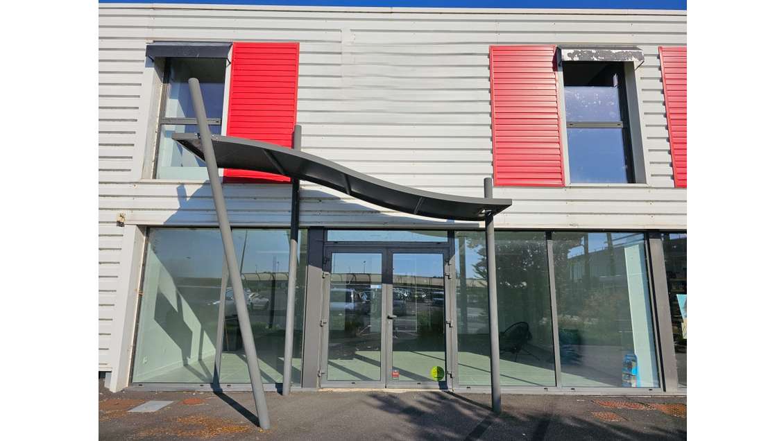 A louer cellule sur axe fréquenté Beauvoir-sur-Mer