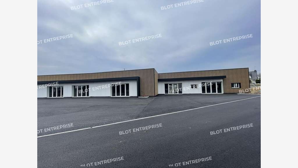 A louer local commercial 199m² axe passant à Belz