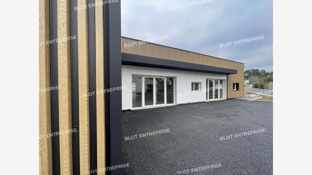 A louer locaux commerciaux 126m² à Belz