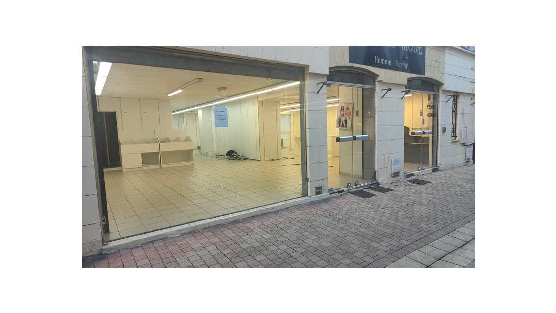 A louer local 220m² zone piétonne Bergerac centre