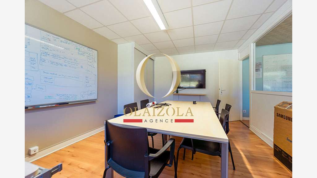 A louer local commercial 2 pièces 63m² à Biarritz