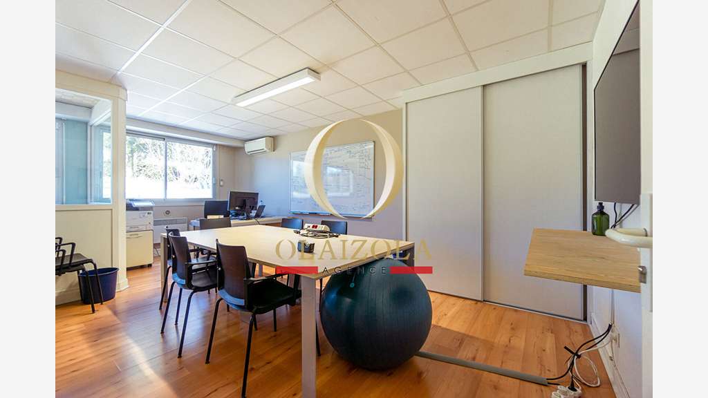 A louer local commercial 2 pièces 63m² à Biarritz