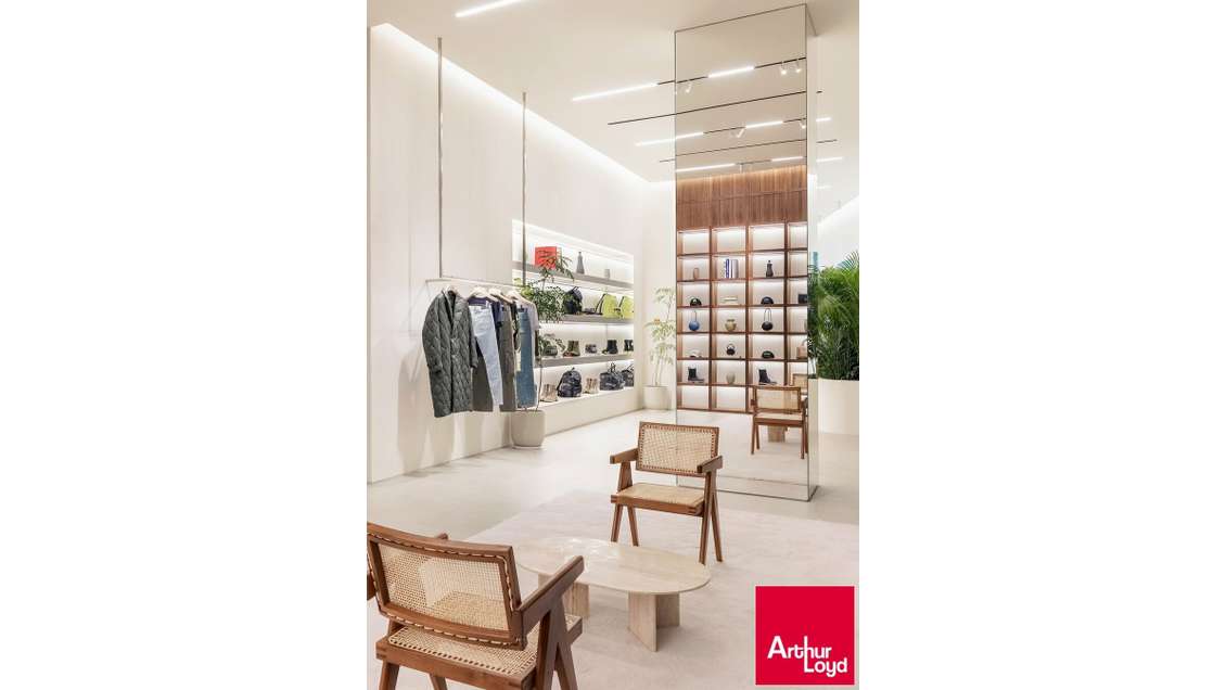 A louer local d'angle 75m² centre ville  Biarritz