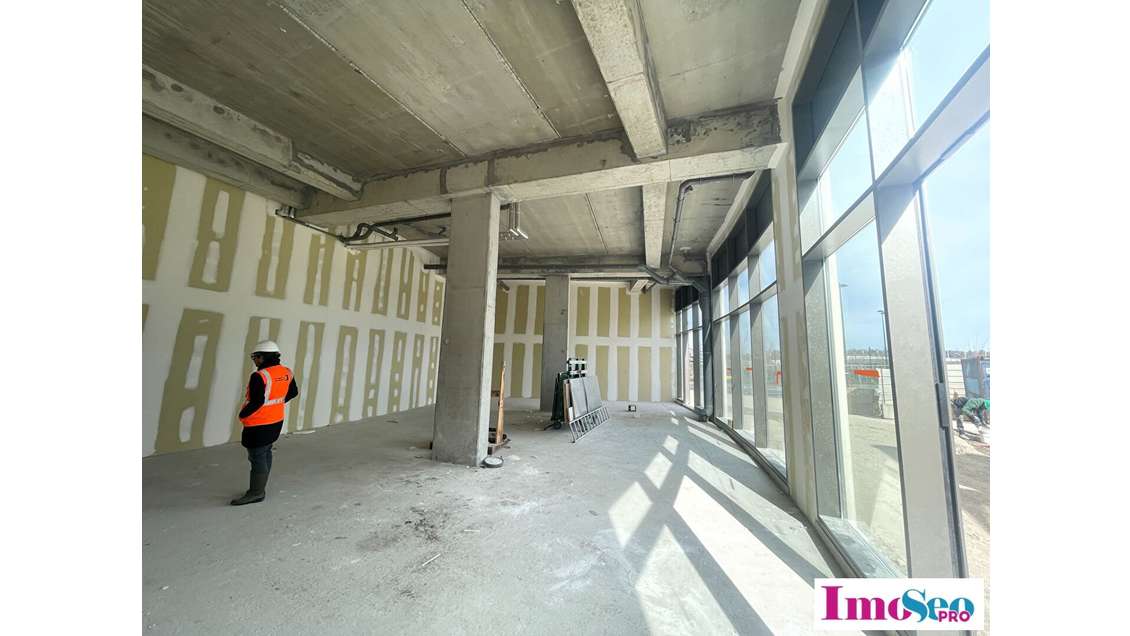 Local commercial neuf de 160m² à louer à Bordeaux