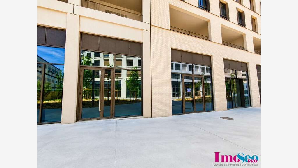 Local commercial de 427m² à louer à Bordeaux