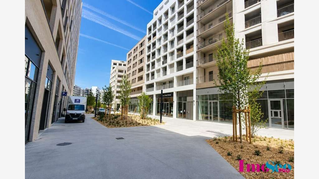 Local commercial de 427m² à louer à Bordeaux