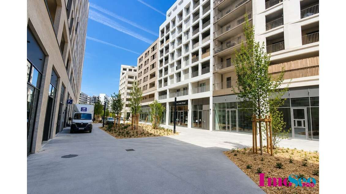 Local commercial de 427m² à louer à Bordeaux