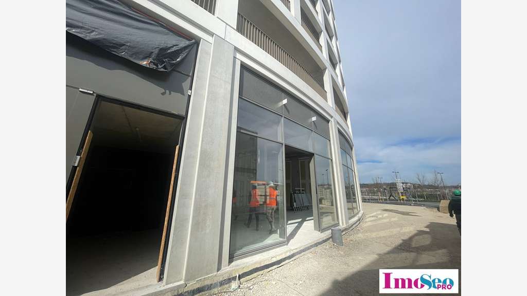 Local commercial neuf 132m² à louer à Bordeaux