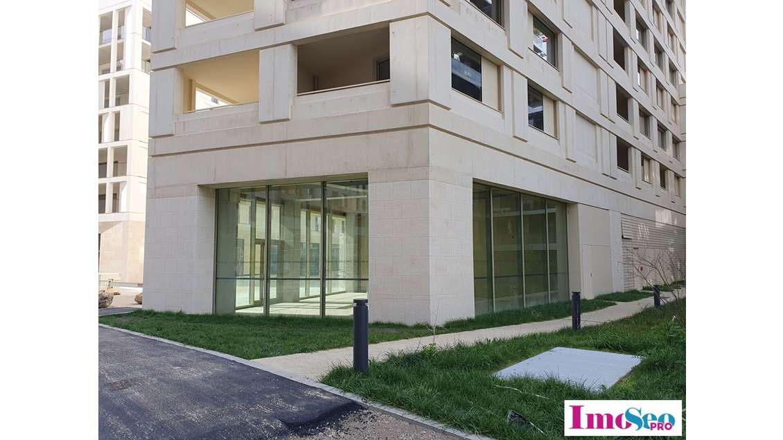 Local commercial neuf 132m² à louer à Bordeaux