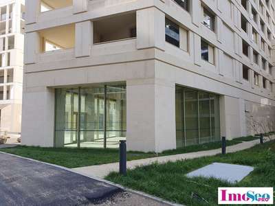 Local commercial neuf 132m² à louer à Bordeaux