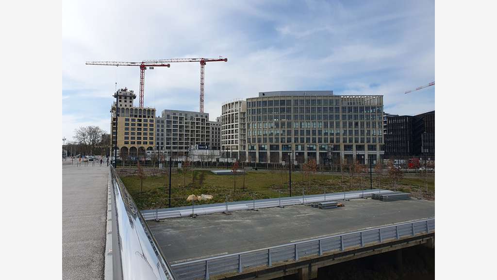 Local 537m² à louer à Bordeaux Quai de Brienne