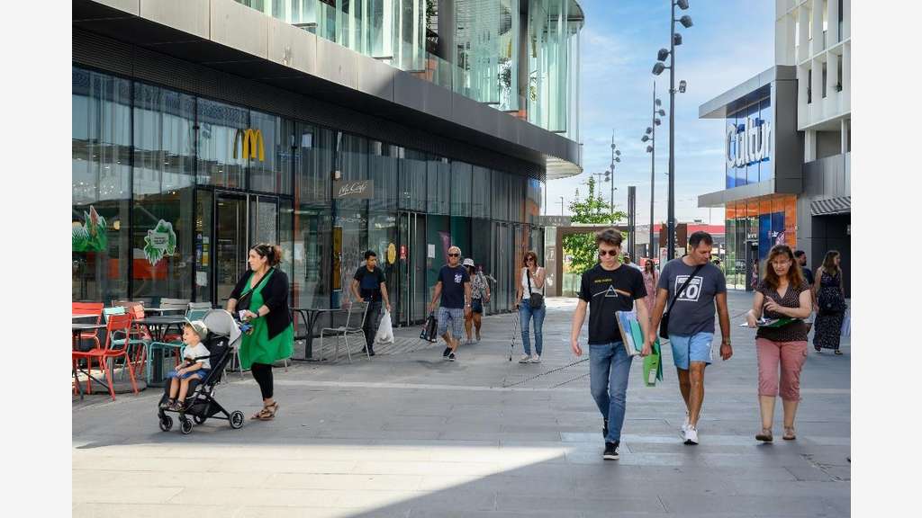 Local commercial neuf 258m² à louer à Bordeaux Lac