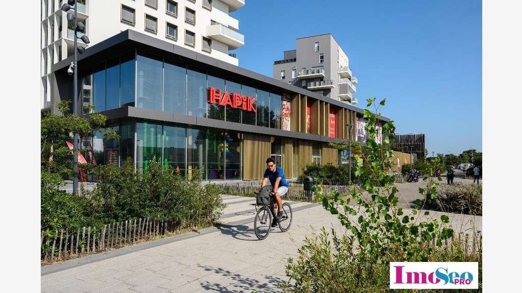 Local commercial neuf 917m² à louer à Bordeaux Lac