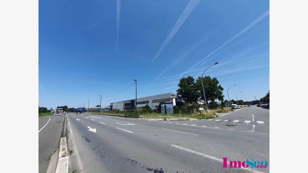 Local commercial 790m² à louer à Bordeaux Nord