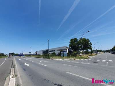 Local commercial 790m² à louer à Bordeaux Nord 