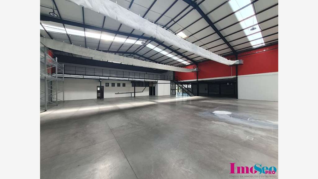 Local commercial 790m² à louer à Bordeaux Nord