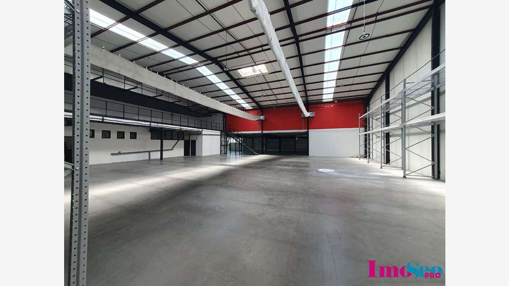 Local commercial 790m² à louer à Bordeaux Nord