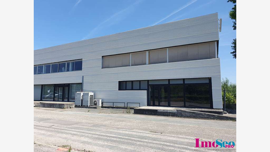 Local commercial 790m² à louer à Bordeaux Nord